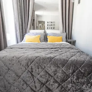 Le Petit Prince- Studio Cosy 2 Pers -metro Valmy Appartement